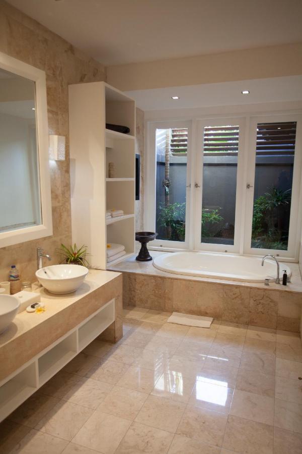 Lakshmi Luxury Villas, Walk To The Beach And Seminyak Shopping Экстерьер фото